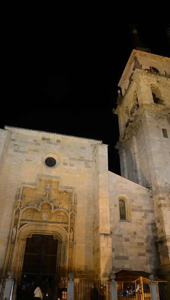 Catedral y Torre por la noche en Alcalá de Henares Catedral y Torre por la noche en Alcalá de Henares