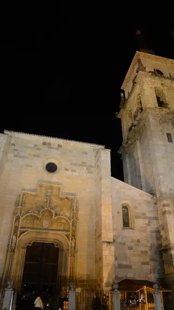 Catedral y Torre por la noche en Alcalá de Henares Catedral y Torre por la noche en Alcalá de Henares