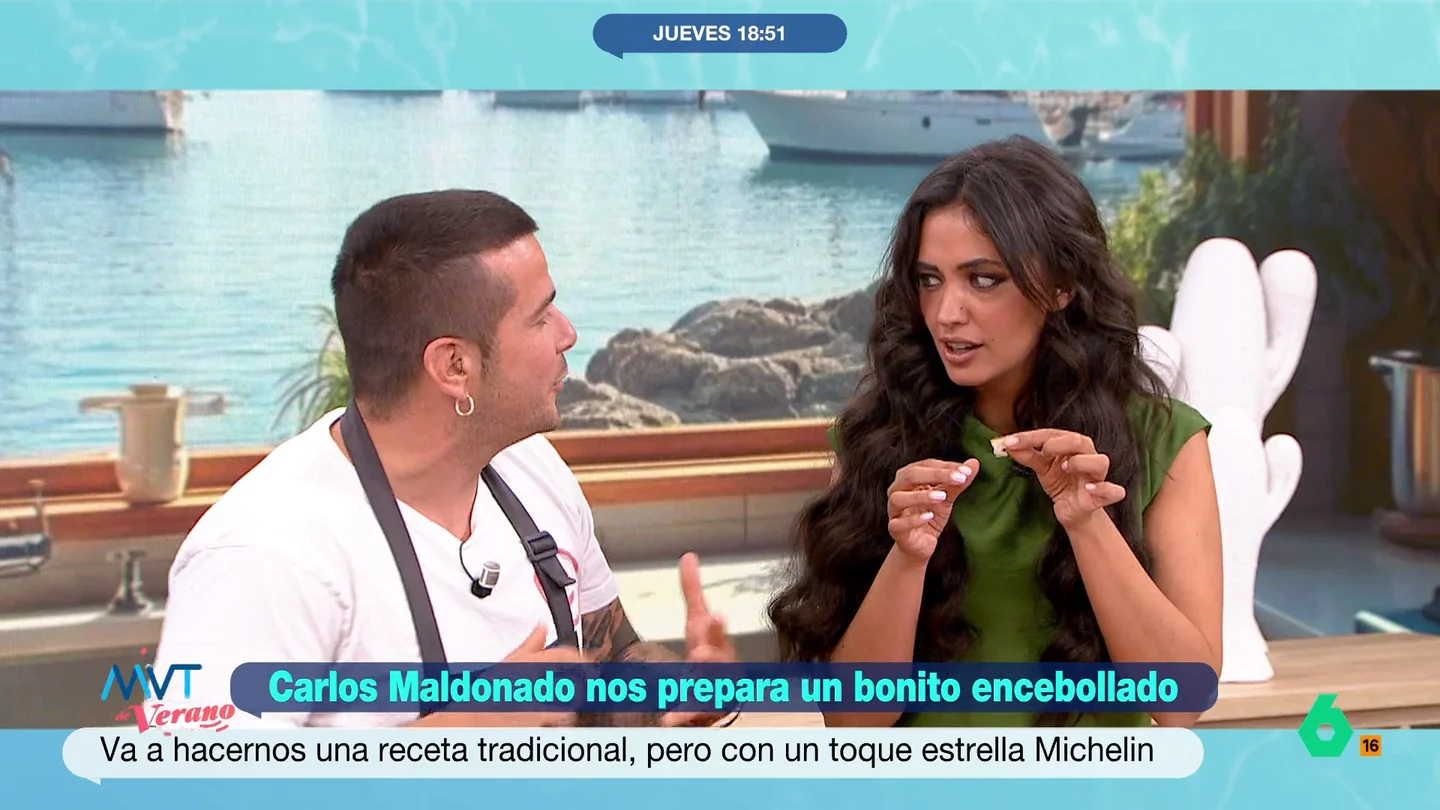 María Lamela prueba el bonito seco, fermentado y ahumado estilo japonés: "Sabe a la comida de los peces" Carlos Maldonado hoy cocina una receta espectacular de bonito encebollado y, de paso, nos muestra una curiosa forma de este producto de temporada: el katsuobushi, o bonito seco, ahumado y fermentado que se usa para las sopas asiáticas.