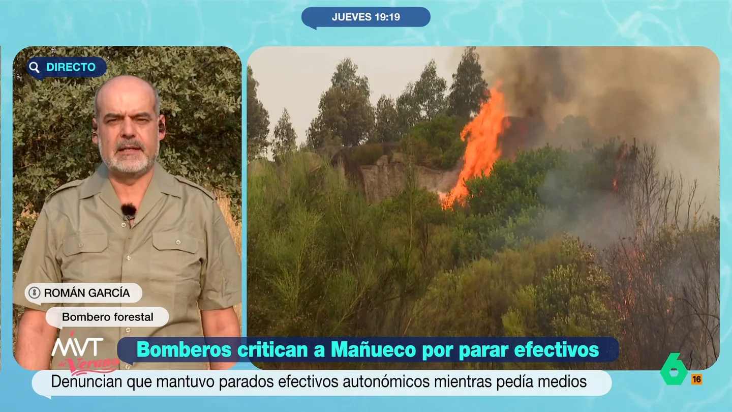 Un bombero forestal desmiente el llamamiento del Gobierno de Castilla y León: "No se nos ha activado a pesar de ofrecernos" Román García, bombero forestal de Castilla y León, explica en Más Vale Tarde que ha pedido hasta en dos ocasiones reincorporarse a las tareas de extinción de los incendios durante sus vacaciones. Sin embargo, sigue esperando en casa.