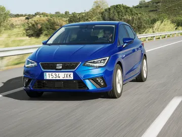 SEAT Ibiza, uno de los pilares de ventas de la marca durante décadas, hoy se ve superado por su hermano el Arona SEAT Ibiza, uno de los pilares de ventas de la marca durante décadas, hoy se ve superado por su hermano el Arona