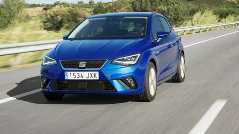 SEAT Ibiza, uno de los pilares de ventas de la marca durante décadas, hoy se ve superado por su hermano el Arona SEAT Ibiza