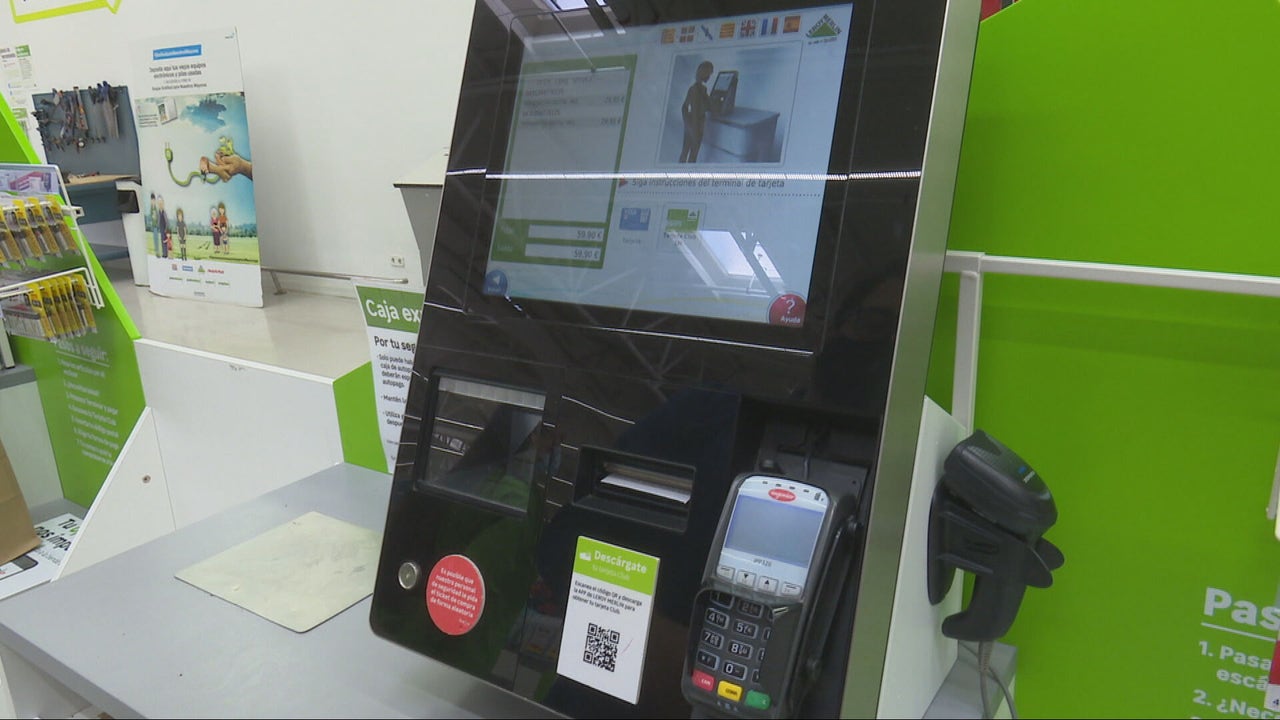 El auge de las máquinas de autocobro: "Se nota que se va poniendo en todas las tiendas"