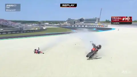 Tremendo Acosta: sufre una terrible caída y se levanta corriendo a buscar una nueva moto Tremendo Acosta: sufre una terrible caída y se levanta corriendo a buscar una nueva moto
