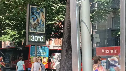 Termómetro en la Gran Vía de Bilbao. Termómetro en la Gran Vía de Bilbao.