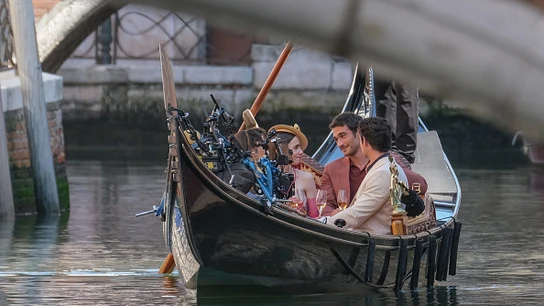 Lily Collins y Eugenio Franceschini grabando "Emily In Paris" el 23 de agosto de 2025 en Venecia, Italia. Lily Collins y Eugenio Franceschini grabando "Emily In Paris" el 23 de agosto de 2025 en Venecia, Italia.