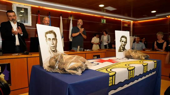 Los restos de José Galán Núñez y Manuel Ramiro Souto, dos miembros de la guerrilla antifranquista naturales de Culleredo (A Coruña) y asesinados en 1952 Los restos de José Galán Núñez y Manuel Ramiro Souto, dos miembros de la guerrilla antifranquista naturales de Culleredo (A Coruña) y asesinados en 1952