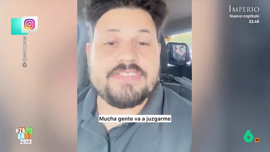 El 'método infalible' de un padre para que su hijo se ponga el cinturón en el coche: "Mucha gente va a juzgarme" Un padre brasileño se graba en este vídeo mostrando su sistema no muy ortodoxo para que su hijo aprenda que tiene que ponerse el cinturón de seguridad: "A veces el único modo de aprender es así".