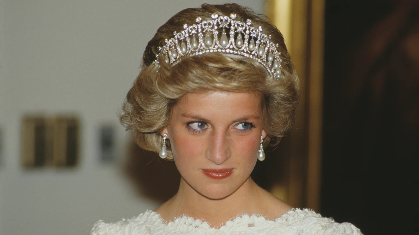 Diana, la Princesa de Gales (961-1997) asiste a una cena en la Embajada Británica en Washington, DC, en noviembre de 1985. Diana, la Princesa de Gales (961-1997) asiste a una cena en la Embajada Británica en Washington, DC, en noviembre de 1985.