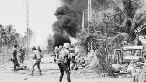 La increíble historia de Jimmy, el niño de 12 años que cambió la guerra de Vietnam convirtiéndose en el reportero de guerra más joven de la historia La increíble historia de Jimmy, el niño de 12 años que cambió la guerra de Vietnam convirtiéndose en el reportero de guerra más joven de la historia