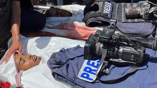 Periodistas palestinos asesinados por los ataques israelíes en el hospital Nasser Periodistas palestinos asesinados por los ataques israelíes en el hospital Nasser