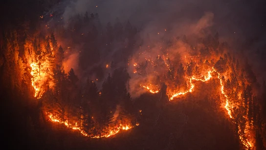 Avance del fuego, a 26 de agosto de 2025, en Cañones del Sil, Lugo, Galicia (España). Avance del fuego, a 26 de agosto de 2025, en Cañones del Sil, Lugo, Galicia (España).