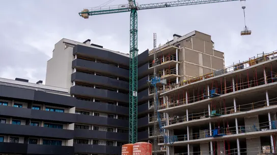 Imagen de archivo de un edificio de viviendas en construcción. Imagen de archivo de un edificio de viviendas en construcción.