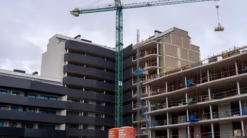Imagen de archivo de un edificio de viviendas en construcción. Imagen de archivo de un edificio de viviendas en construcción.