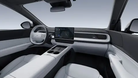 El interior del Xpeng G6 es toda una declaración de intenciones: diseño ultramoderno, limpieza en la ejecución, colores agradables... Xpeng G6