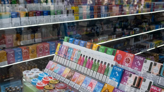 Imagen de archivo de una tienda de vapers en Londres. Imagen de archivo de una tienda de vapers en Londres.