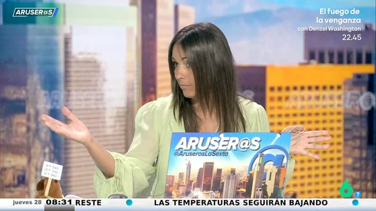 Patricia Benítez parodia los grupos de Whatsapp de padres: "Mi hijo tiene piojos, yo le pongo árbol de té, yo también, yo también" Patricia Benítez parodia los grupos de Whatsapp de padres: "Mi hijo tiene piojos, yo le pongo árbol de té, yo también, yo también"