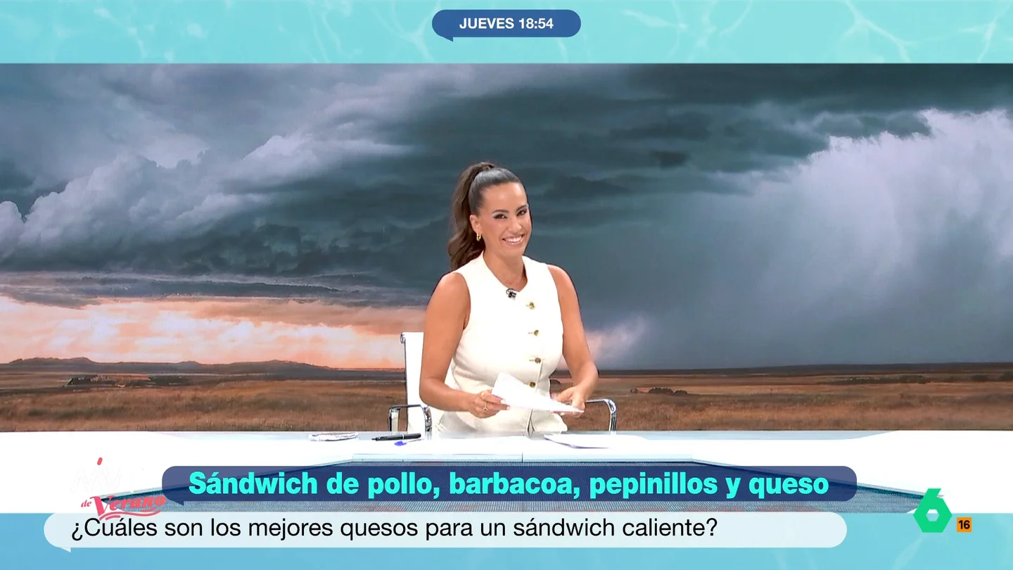 Marina Valdés, a María Lamela: "Fernández-Miranda dice que tú te comes la merienda y yo la chapa de los tertulianos" María Lamela y Carlos Maldonado disfrutan del delicioso sándwich de pollo a la barbacoa con pepinillos y queso Idiazabal que ha cocinado el chef, mientras Marina Valdés les mira desde la mesa. El divertido momento, en este vídeo.