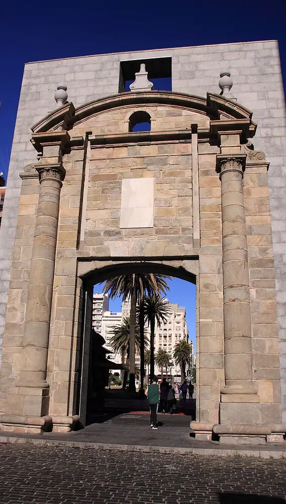 Puerta de la Ciudadela. Montevideo Puerta de la Ciudadela. Montevideo