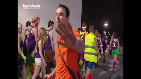 Así plantó cara una reportera de Equipo de Investigación al Salou Fest por impedirle grabar los estragos del turismo de borrachera Así plantó cara una reportera de Equipo de Investigación al Salou Fest por impedirle grabar los estragos del turismo de borrachera