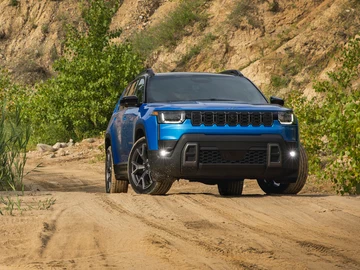 El nuevo Jeep Cherokee presenta una imagen dominada por líneas rectas y rotundas, un aspecto que no dejará indiferente a nadie El nuevo Jeep Cherokee presenta una imagen dominada por líneas rectas y rotundas, un aspecto que no dejará indiferente a nadie