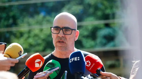 Luis Tosar: "Eusebio (Poncela) ha fallecido como quería, apurando la copa hasta el último minuto" Luis Tosar: "Eusebio (Poncela) ha fallecido como quería, apurando la copa hasta el último minuto"