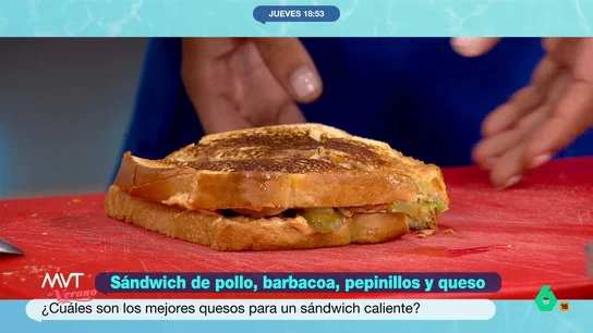 El sándwich de pollo con queso Idiazábal de Carlos Maldonado que puede salvarte el día Descubre la receta en vídeo de este sándwich con toque Estrella Michelin perfecto para hacer rápido, en casa y con ingredientes de calidad que te hará huir de la comida basura.