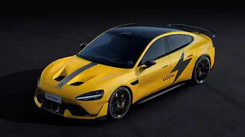 El Xiaomi SU7 Ultra es el coche eléctrico a batir, o eso parece, pues hasta Ferrari se ha fijado en él Xiaomi SU7 Ultra