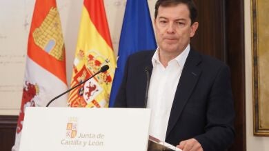 Junta defiende a Ma&ntilde;ueco tras la negativa de bomberos forestales a saludarle: "Ocurre a los pol&iacute;ticos que dan la cara"