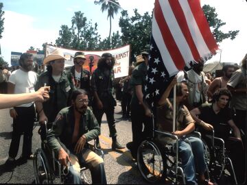 Ron Kovic durante las protestas contra Vietnam en la Convención Nacional Republicana en 1972. 