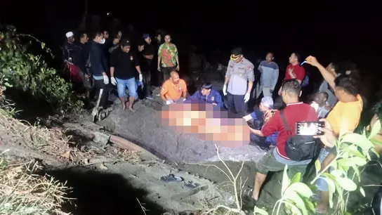 La Policía de la isla indonesia de Lombok en el momento del hallazgo del cadáver. La Policía de la isla indonesia de Lombok en el momento del hallazgo del cadáver.