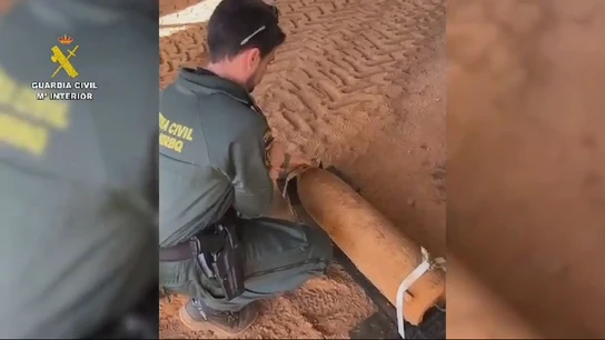 Un guardia civil, con un misil Un guardia civil, con un misil
