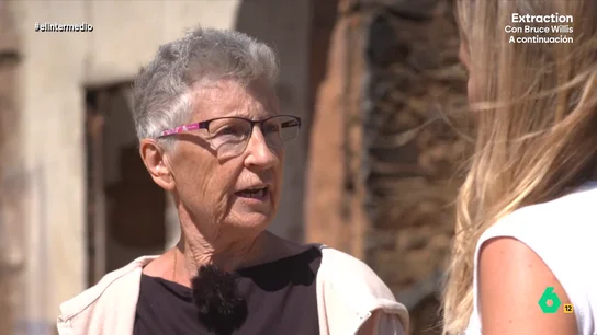 Josefina Vidal, afectada por los incendios de León: "¿Tú llamas arropamiento a que vengan los reyes a echarme una sonrisita?" Esta vecina de Castrocalbón perdió su casa en uno de los incendios. Josefina se ha convertido en uno de los rostros de la tragedia tras su intervención durante una manifestación en León donde denunció la falta de ayuda recibida.