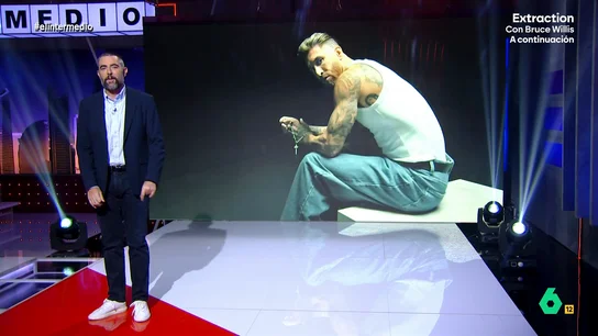 Dani Mateo reacciona a la canción de Sergio Ramos, 'Cibeles': "No sé si tiene presente, pero futuro sí" Dani Mateo analiza la canción que ha revolucionado el mundo de la música: 'Cibeles', de Sergio Ramos. Un tema "perfecto" para Dani porque "algunas partes no se entienden, como los grandes clásicos del género".