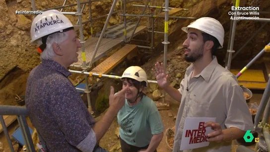 Juan Luis Arsuaga analiza a Isma Juárez en Atapuerca: "Te crees muy neanderthal, pero te voy a decir por qué no lo eres" Isma Juárez visita el yacimiento de Atapuerca junto a un guía de auténtico lujo: Juan Luis Arsuaga. Allí aprende más de nuestros ancestros de millones de años atrás y, de paso, se compara con ellos.