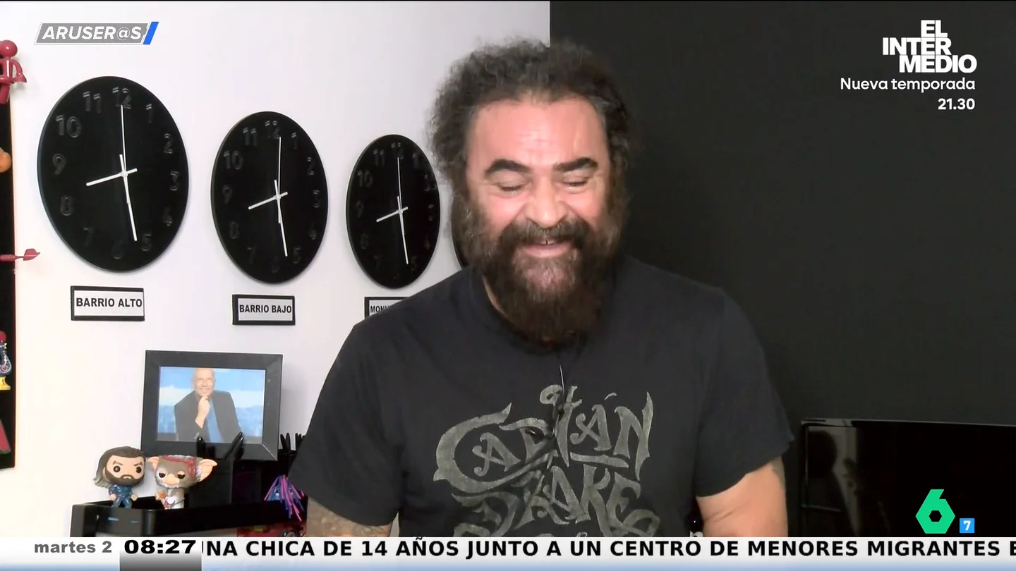 La "entrada triunfal" de El Sevilla en Aruser@s provoca ataques de risa en plató: "Me tenía que haber tomado el café más caliente" La "entrada triunfal" de El Sevilla en Aruser@s provoca ataques de risa en plató: "Me tenía que haber tomado el café más caliente"