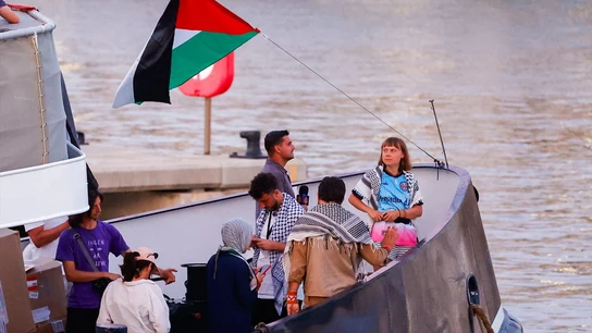 Greta Thunberg y el resto de tripulantes de la Global Sumud Flotilla vuelven a partir del puerto de Barcelona este lunes. Greta Thunberg y el resto de tripulantes de la Global Sumud Flotilla salen del puerto de Barcelona el 1 de septiembre de 2025 rumbo a Gaza.