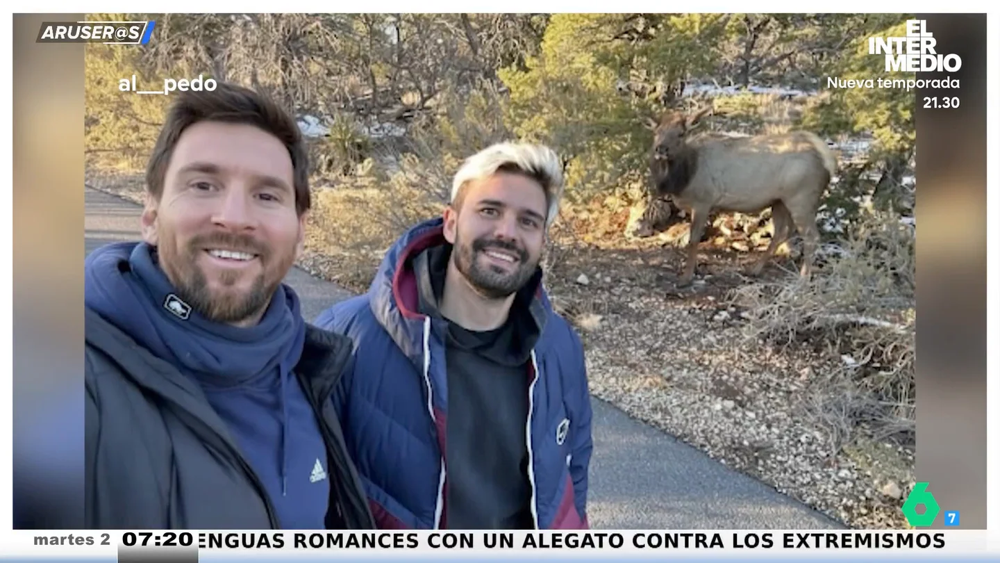Sustituye a su amigo por Messi en las fotos de sus vacaciones gracias a la IA y el resultado se hace viral Sustituye a su amigo por Messi en las fotos de sus vacaciones gracias a la IA y el resultado se hace viral