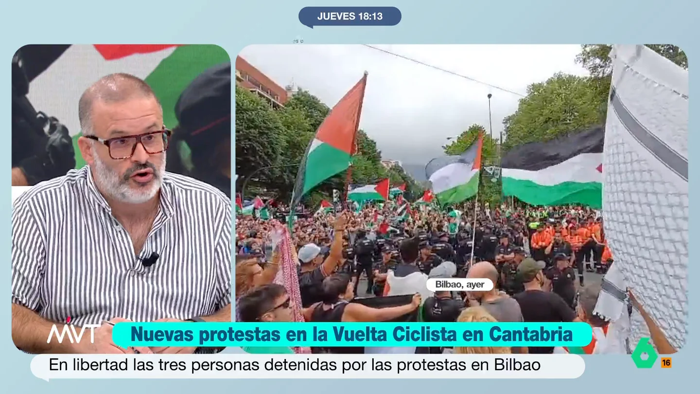Edu Galán, sobre las protestas en la Vuelta: "Son absolutamente civilizadas. Es la única forma de protesta contra un genocidio" Edu Galán defiende en este vídeo las protestas contra el genocidio de Israel en Gaza en la Vuelta espera que las etapas que quedan sean "un verdadero sufrimiento" para los directores por aceptar al equipo israelí en la carrera.