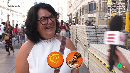 Una mujer afirma que Ryanair le cae peor que las canciones de Sergio Ramos: "No la elegiría otra vez para viajar" El Intermedio sale a la calle para analizar la percepción que los españoles tienen de Ryanair. ¿Les cae peor que Donald Trump, el olor a tabaco o su propio ex? Sus divertidas respuestas, y sus críticas a la aerolínea, en este vídeo.