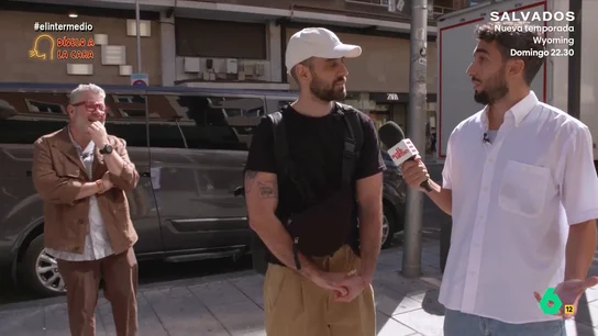 La "recogida de cable" de un chico con Chicote: primero critica y luego le dice a la cara que "es un ejemplo para la raza humana" Isma Juárez tiende una 'trampa' a unos chicos, a los que pide que pongan a caldo a Alberto Chicote y 'Pesadilla en la cocina', para luego presentarles al chef en persona. Sus divertidas reacciones, en este vídeo.