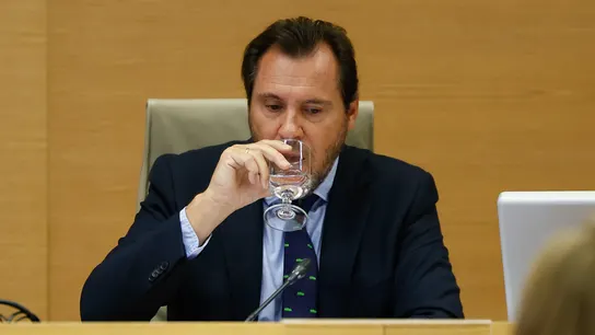 El ministro de Transportes, Óscar Puente, comparece a petición propia en el Congreso sobre la situación de la red ferroviaria. El ministro de Transportes, Óscar Puente, comparece a petición propia en el Congreso sobre la situación de la red ferroviaria.