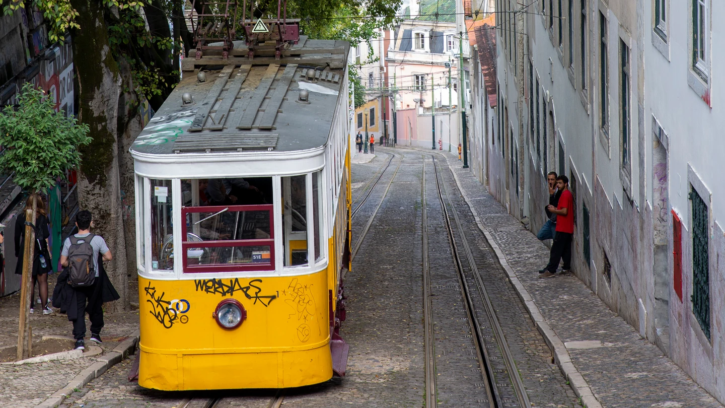 El elevador de Glória, el funicular de Lisboa, retratado en octubre de 2019 El elevador de Glória, el funicular de Lisboa, retratado en octubre de 2019