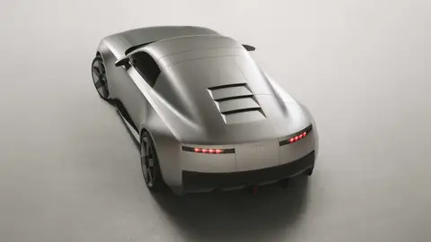 La parte trasera del Audi Concept C recuerda, en parte, al viejo prototipo Audi Rosemeyer presentado en el año 2000 Audi Concept C