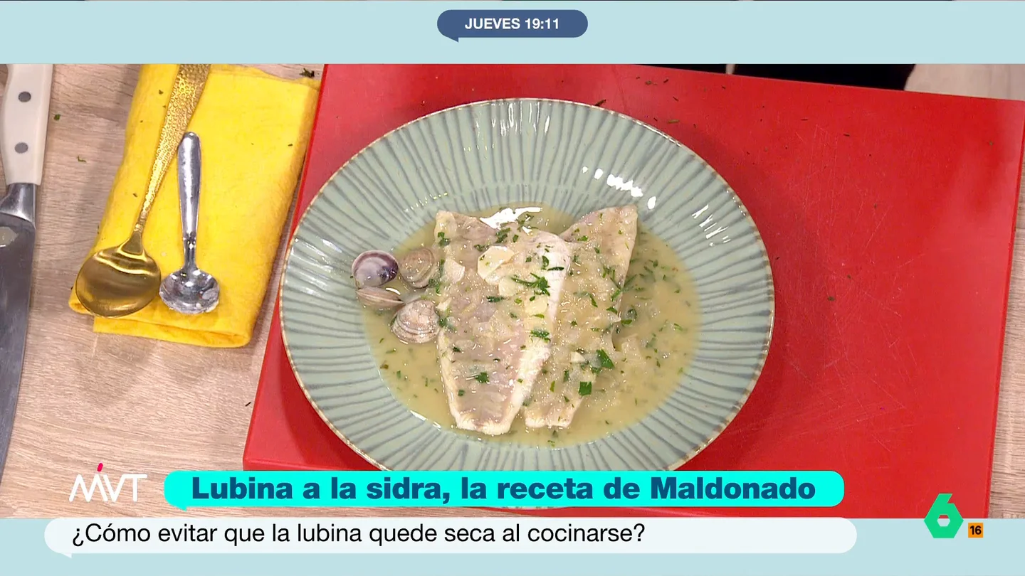 Cómo hacer una lubina a la sidra con estragón, una receta de pescado especial de Carlos Maldonado El pescado es un ingrediente sanísimo y necesario en la dieta mediterránea. Y la lubina, pescado blanco por excelencia, una deliciosa opción. Cocina con Carlos Maldonado este plato con sidra y estragón.