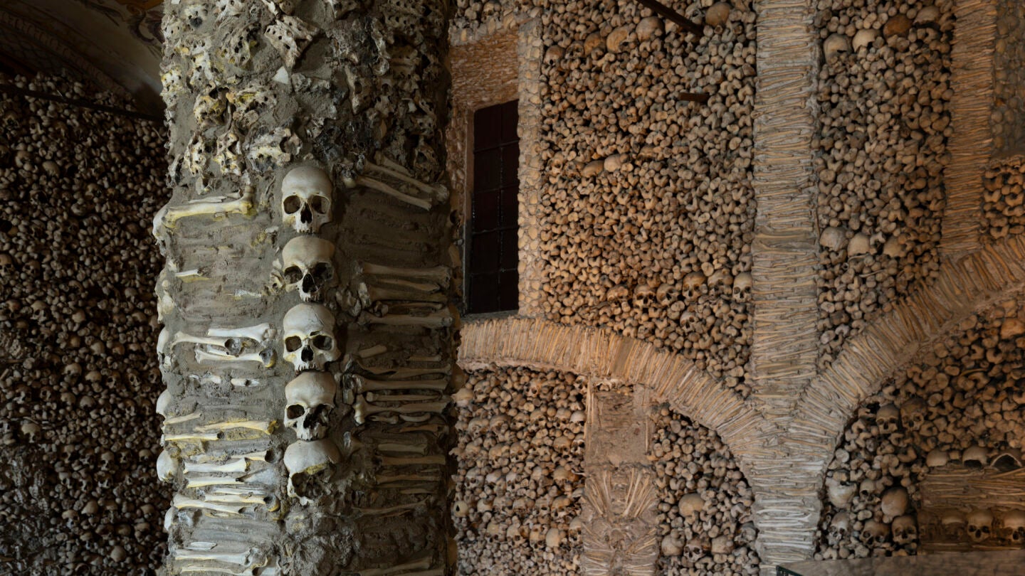 Capela dos Ossos, en Portugal