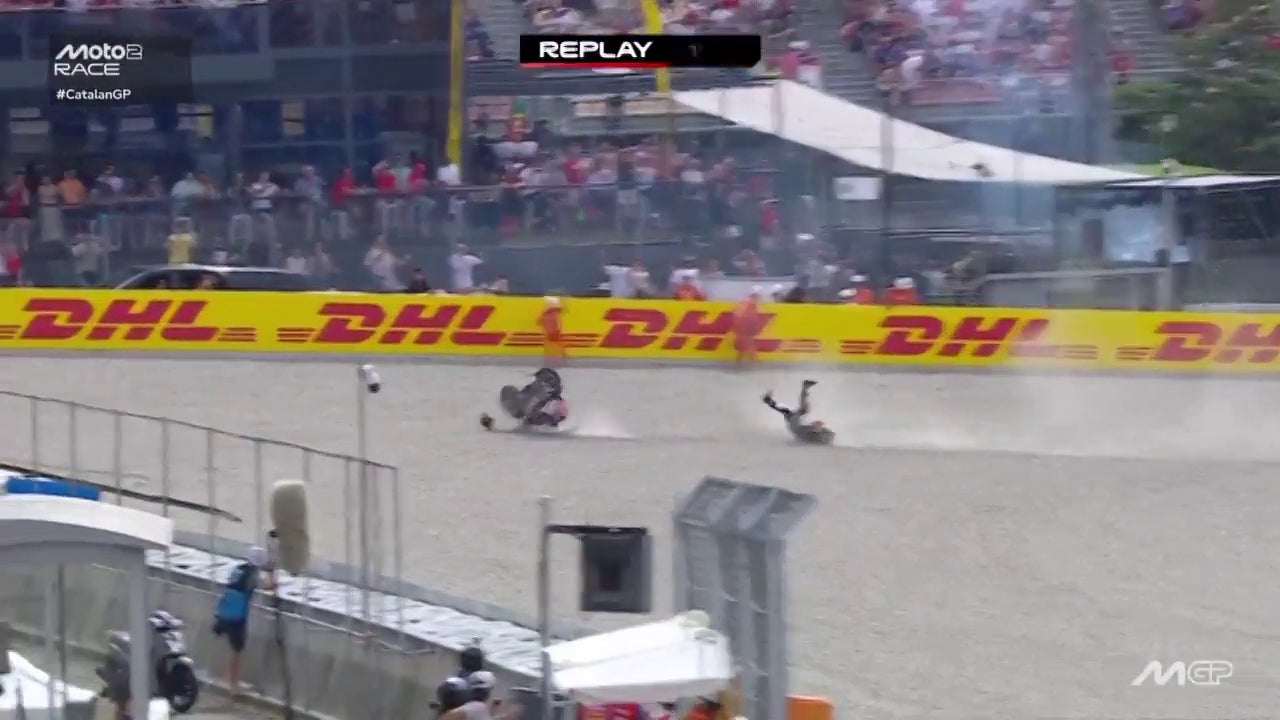 ¡Pelos de punta! La escalofriante caída de Arón Canet en el circuito de Montmeló