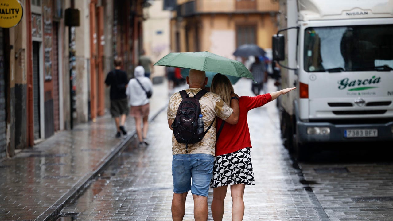 La AEMET avisa de un fuerte temporal de tormentas que podría provocar inundaciones en el Mediterráneo y en Baleares