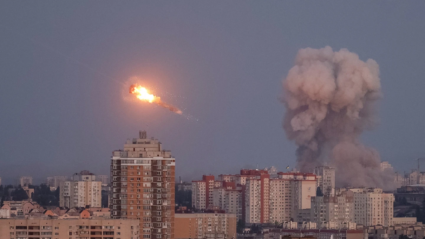 Imagen de un bombardeo ruso en Kyiv Imagen de un bombardeo ruso en Kyiv