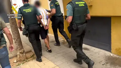 Detenidos los autores del tiroteo que dejó dos muertos en Carmona : todo apunta a un ajuste de cuentas Detenidos los autores del tiroteo que dejó dos muertos en Carmona : todo apunta a un ajuste de cuentas
